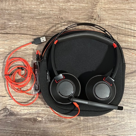 Poly Blackwire 5220 Stereo USB-C Headset +3.5mm Plug +USB-C/A Adapter (Bulk)